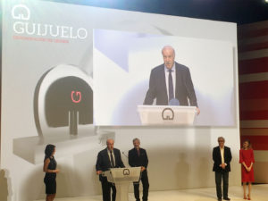 Vicente del Bosque recogiendo su premio en la Gala 30 Aniversario DOP Guijuelo