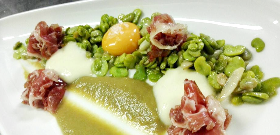 Habitas con jamón ibérico