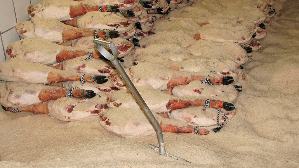 Proceso de salado del jamón ibérico.