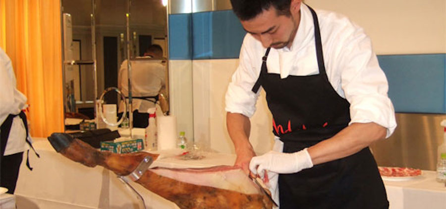 Concurso de cortadores de jamón ibérico en Japón