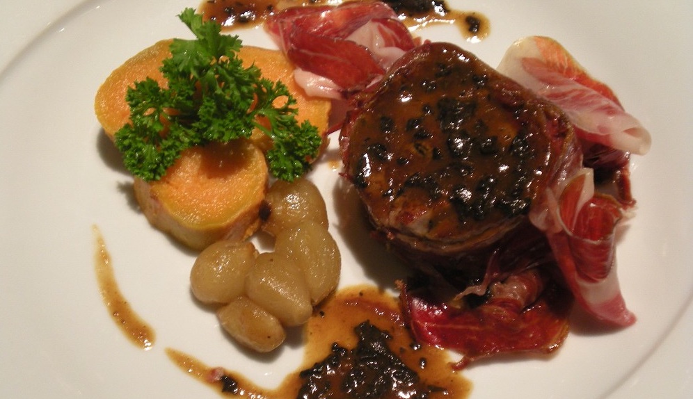Tournedo de Solomillo con jamón ibérico