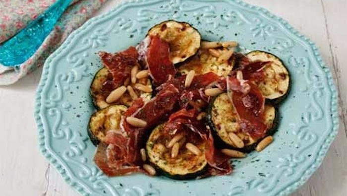 Ensalada de calabacines y jamón ibérico con aderezo agridulce