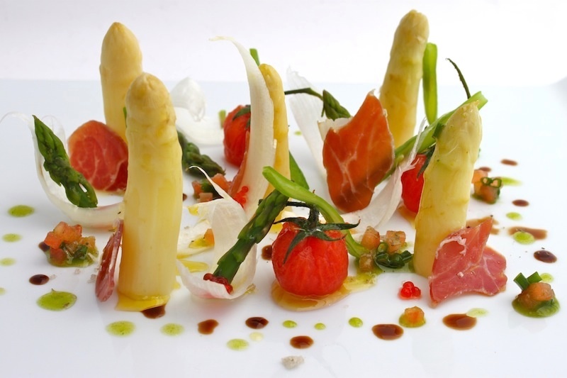 Ensalada de espárragos con jamón ibérico