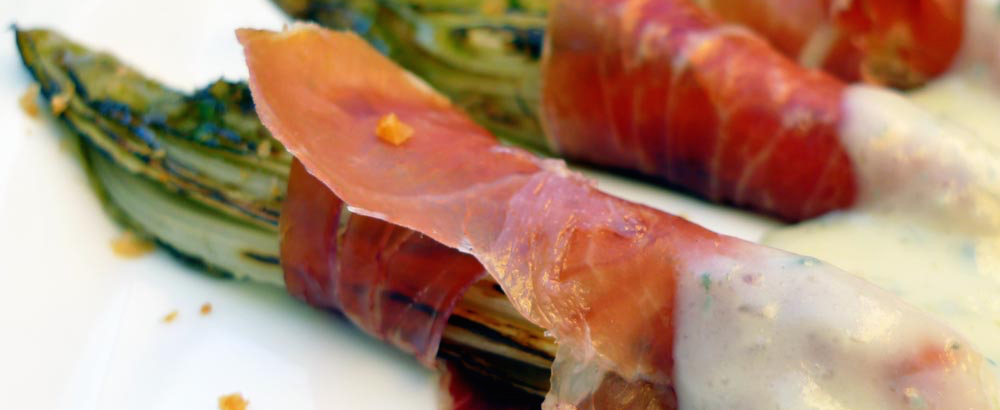 Endibias con jamón ibérico y crema de queso