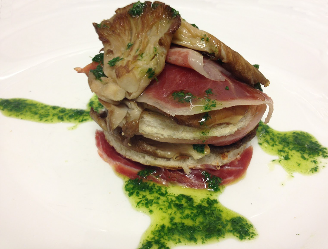 Milhoja de jamón ibérico y setas