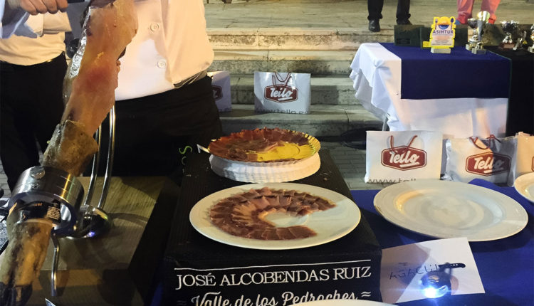 jose-alcobendas-cortando-concurso-cortadores-pedro-mora-ciudad-chipiona-jamonlovers