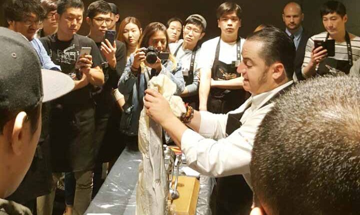 jose-sol-durante-curso-corte-jamon-corea-iberko-jamonlovers