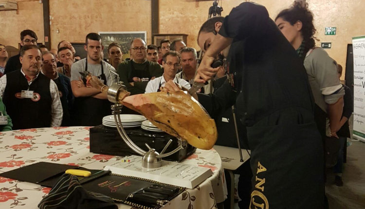 como-empezar-jamon-limpieza-pelado-pieza-pablo-montiel-enriquez-master-class-curso-corte-jamon-agacuj-chiclana-jamonlovers