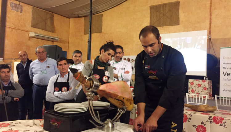 como-empezar-jamon-limpieza-pelado-pieza-pablo-montiel-enriquez-master-class-curso-corte-jamon-agacuj-reyes-magos-chiclana-jamonlovers