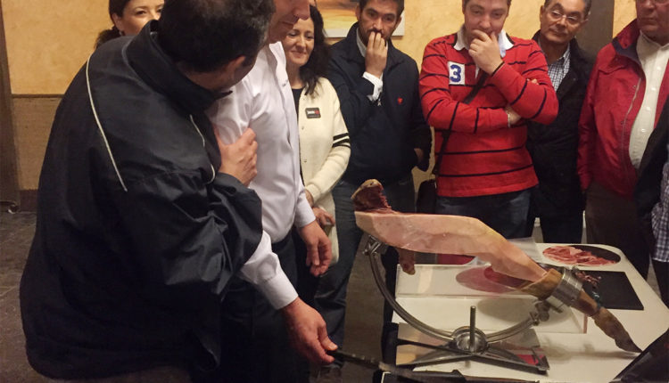 master-class-corte-jamon-pedro-jose-perez-casco-chiclana-agacuj-asociacion-reyes-magos-jamonlovers