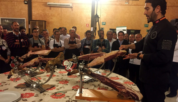 fran-robles-cobo-curso-benefico-corte-jamon-chiclana-agacuj-reyes-magos-jamonlovers