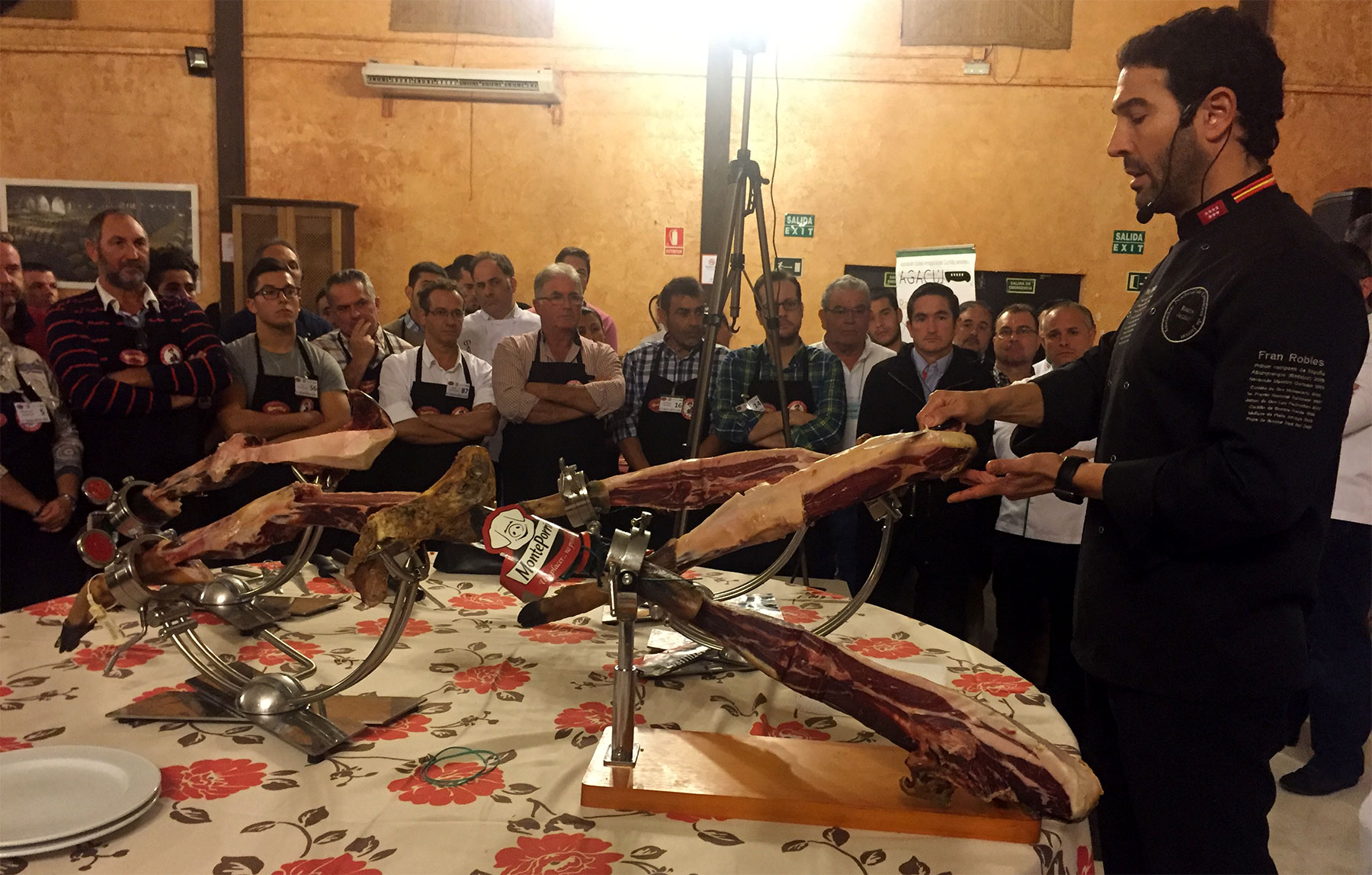 Fran Robles Cobo Master Class Curso de corte de jamón benéfico Chiclana