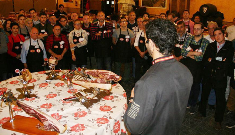fran-robles-cobo-curso-corte-jamon-benefico-chiclana-agacuj-reyes-magos-jamonlovers
