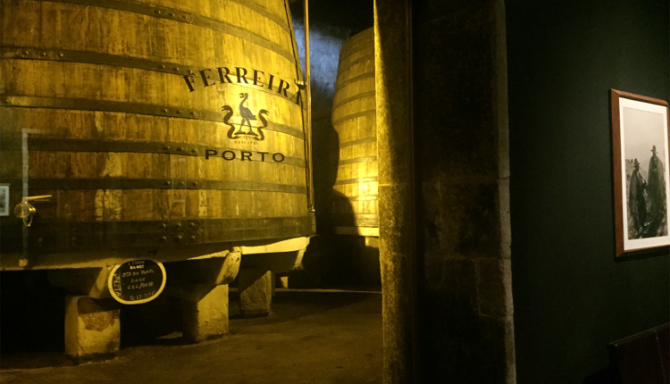 vino-oporto-bodega-ferreira-barrica-grande