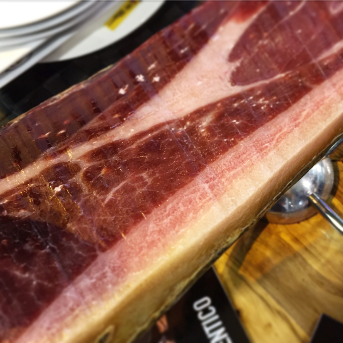 Corte fino y empladado jamón. Cómo el corte del jamón puede influir en la cata del jamón.
