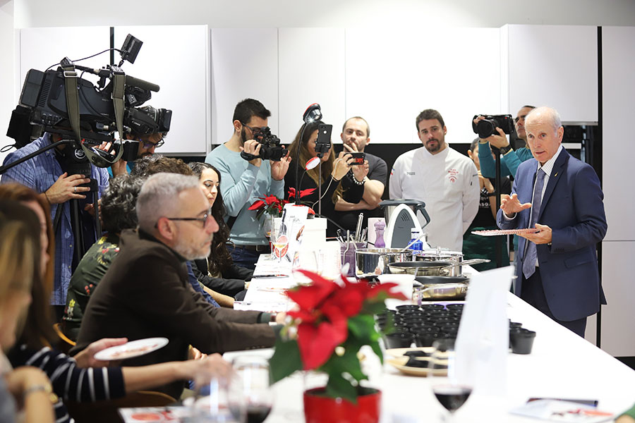 Cata comentada de jamon ibérico por Jesús Ventanas en el workshop del Ham Passion Tour