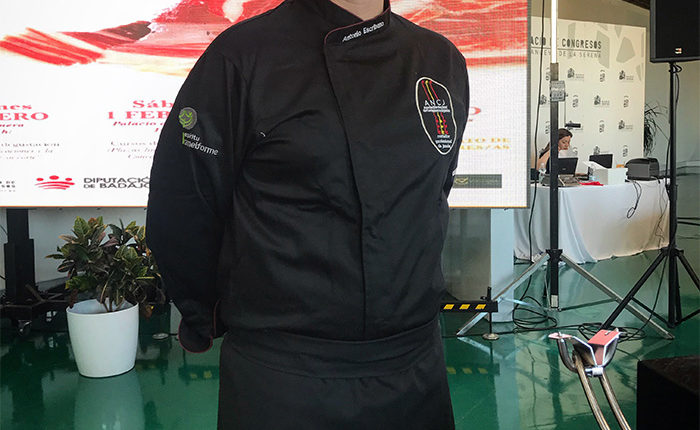 antonio-escribano-capitan-XII-campeonato-espana-cortadores-jamon-ancj-villanueva-de-la-serena