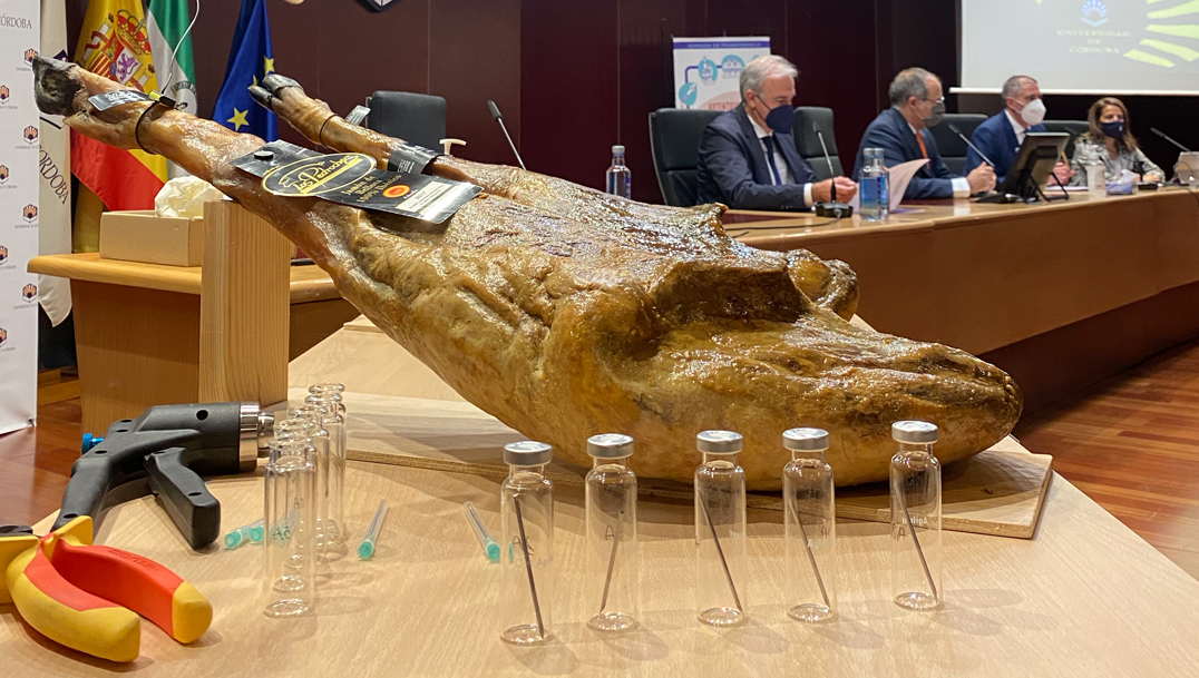 ¿Se puede verificar la alimentación proporcionada al cerdo ibérico?