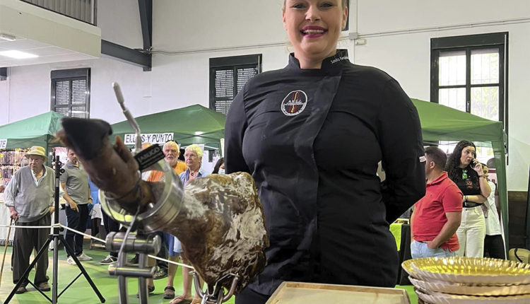sandra-fernandez-santos-ix-concurso-de-cortadores-de-jamon-corteconcepcion-huleva-2022-jamonlovers