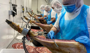 La profesión de cortador de jamón es oficialmente reconocida, cortador de jamón sala blanca loncheado