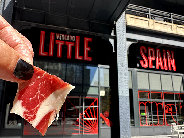 Sitios para disfrutar del jamón en New York, Mercado Little Spain