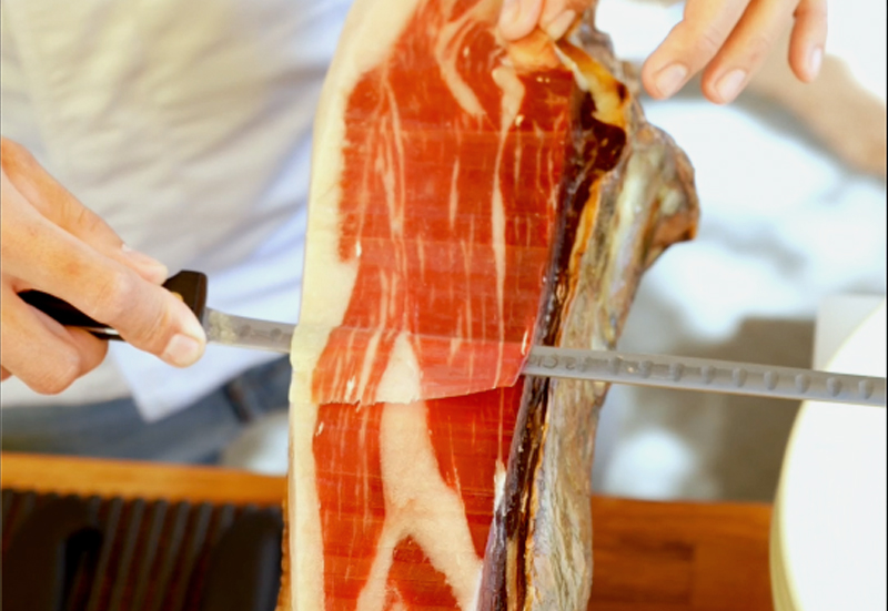 ¿Cómo debo cortar una loncha de jamón adecuadamente?