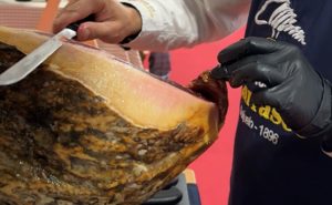 Trucos para empezar el jamón por la babilla