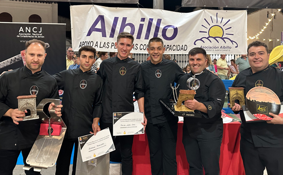 Éxito rotundo del I Concurso de Cortadores de Jamón de Cumbres Mayores