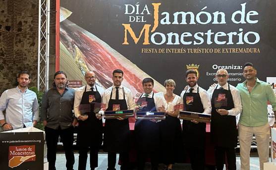 Javier Fernández Gómez gana el cuchillo de oro en Monesterio