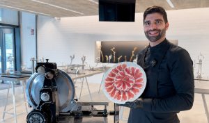 Emplatado de corte de jamón a máquina: como elevar la presentación de una ración